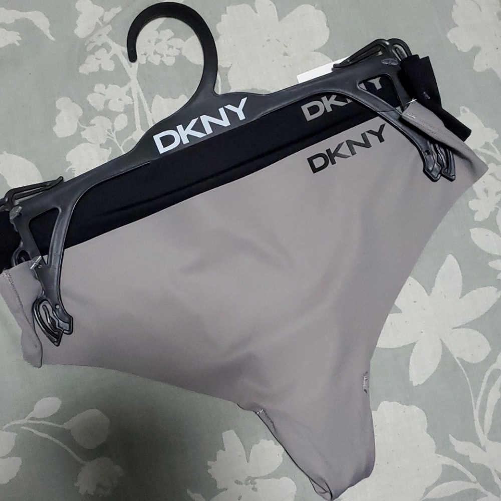 Seamless DKNY thong set